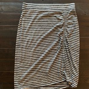 GAP Stretchy Skirt, Black & White Stripped, Size M